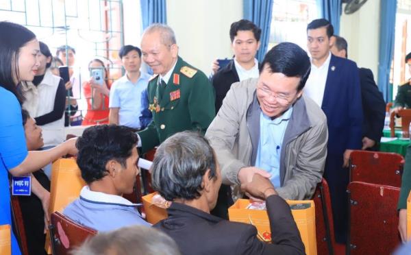 Chủ tịch nước Võ Văn Thưởng dự chương trình Tết nhân ái tại xã biên giới