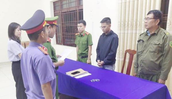 Khởi tố, bắt tạm giam tài xế trong vụ cháy xe ô-tô khiến 2 người tử vong