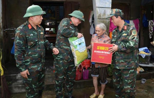Bộ đội về trong lòng dân