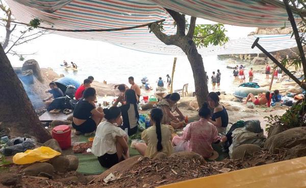 Du lịch chui ở Sơn Trà - sự thách thức kỷ cương và những hệ lụy khôn lường