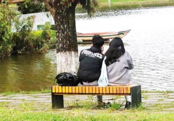 Ghế đá dành cho những cuộc tình