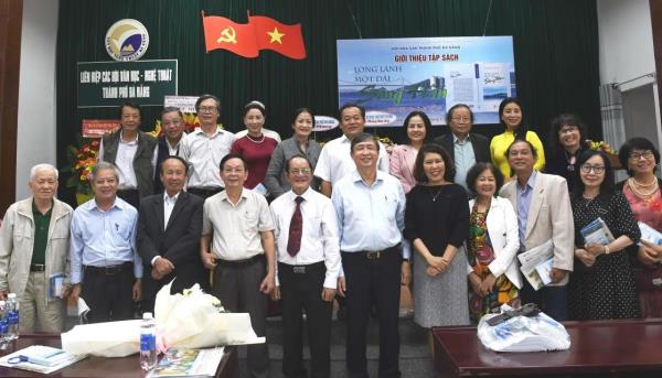 Tác phẩm ký sự mang tính khảo cứu đậm ngôn ngữ thơ