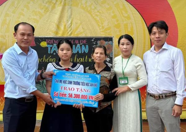 Chung tay hỗ trợ học sinh Khánh Thy hơn 67 triệu đồng