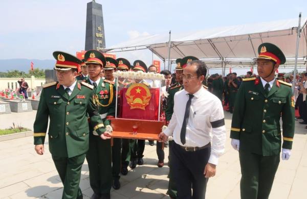 17 hài cốt liệt sĩ trở về với đồng đội sau 56 năm
