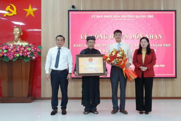 Trao Bằng xếp hạng Di tích lịch sử đối với Mộ Án sát sứ Nguyễn Văn Xán