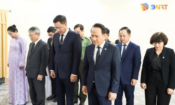 Đoàn lãnh đạo thành phố viếng Chủ tịch Quốc hội Lào Xaysomphone Phomvihane tại Tổng Lãnh sự quán Lào ở Đà Nẵng
