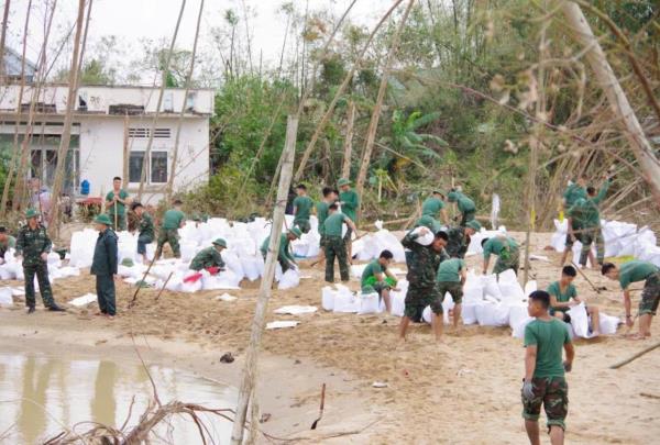 Khẩn trương triển khai biện pháp ứng phó bão số 15