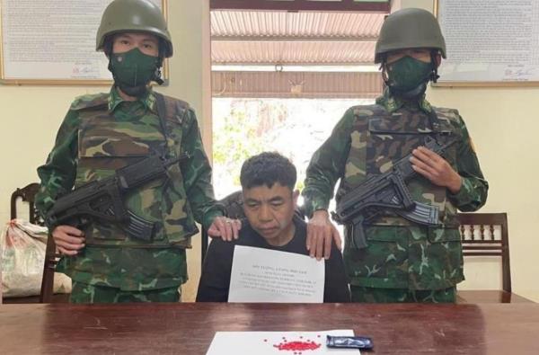 Bắt đối tượng tàng trữ ma túy