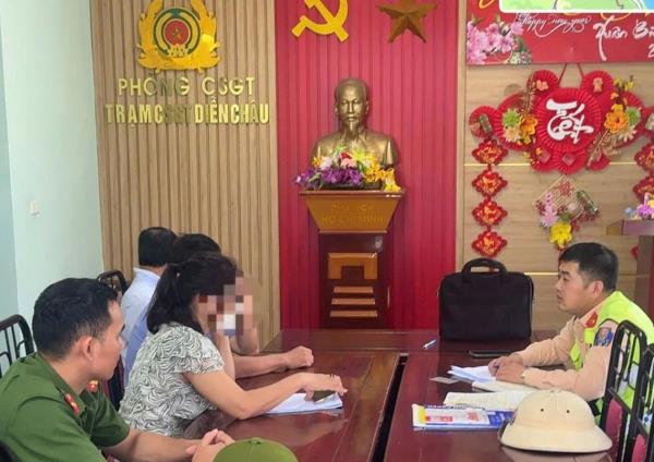 Xử phạt nữ tài xế vượt ẩu