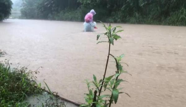 Bao giờ đồng bào Cơ Tu thôn Bhơ Hôồng mới có cây cầu vượt lũ ?