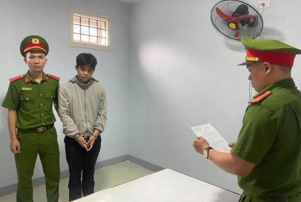 Bắt nhân viên ngân hàng lừa đảo