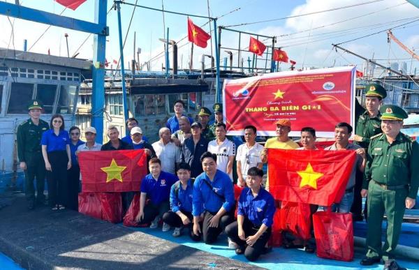 Tuổi trẻ Thanh Khê chung tay cùng ngư dân bám biển