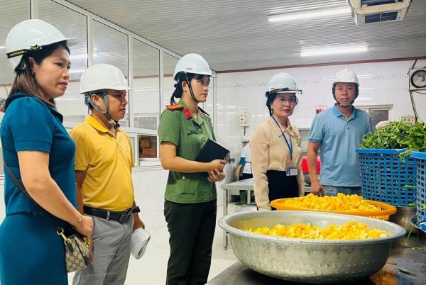 Quảng Nam tăng cường kiểm tra vệ sinh an toàn thực phẩm dịp Tết Trung thu