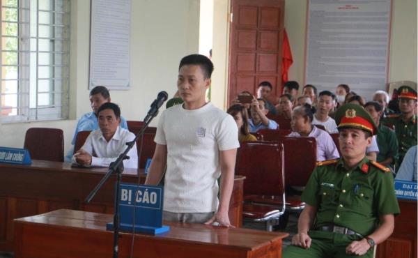 Lĩnh 30 tháng tù vì đòi chết tại trụ sở ủy ban xã