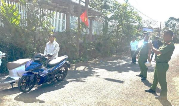 Nửa đêm ra đường cướp táo khuyết