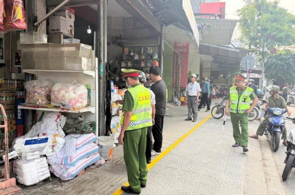Chấn chỉnh tình trạng lấn chiếm lòng, lề đường
