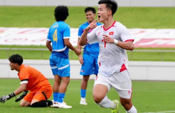 Thắng 2-0, U.23 Việt Nam tiễn U.23 Philippines rời giải