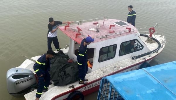 Tìm kiếm người nghi nhảy cầu