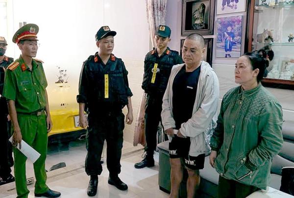 Bắt giam vợ chồng Bảy bóng cho vay nặng lãi ở Phan Thiết