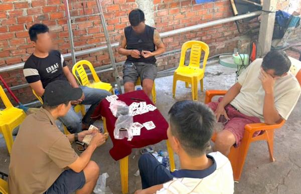 Con bạc sát phạt tại quán cà-phê