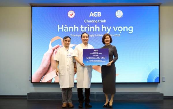 Hành trình Hy vọng đến Huế: ACB trao 500 triệu đồng hỗ trợ bệnh nhi nhân dịp Trung thu