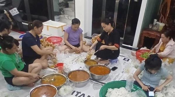 Trao 800 suất ăn Bữa trưa 0 đồng đến người dân khó khăn