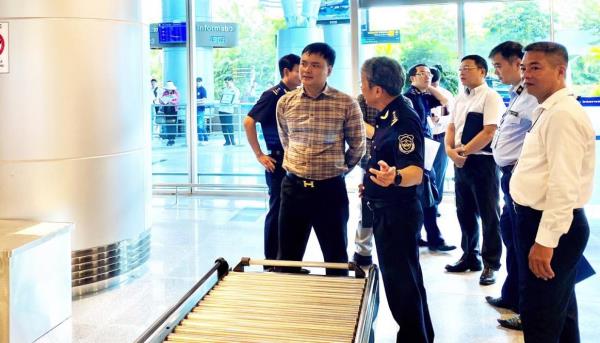 Kiểm tra công tác chống buôn lậu qua cửa khẩu Sân bay Quốc tế Đà Nẵng