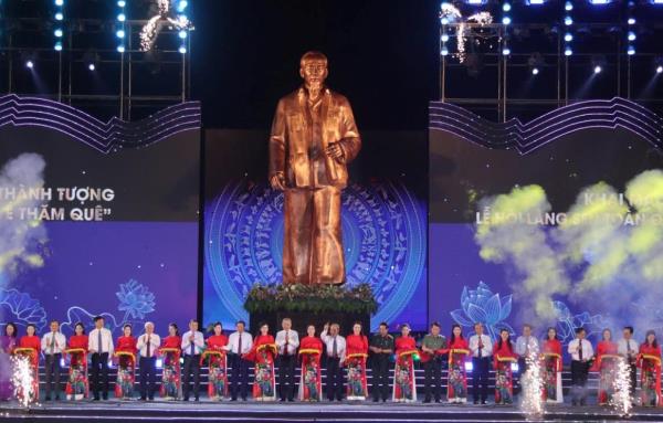 Cả nước tưng bừng kỷ niệm 135 năm Ngày sinh nhật Bác