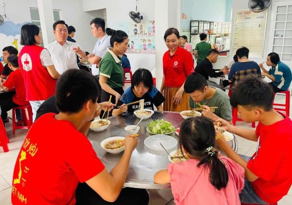 Ấm áp Bữa ăn yêu thương
