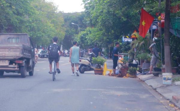 Làm vườn… giữa đường