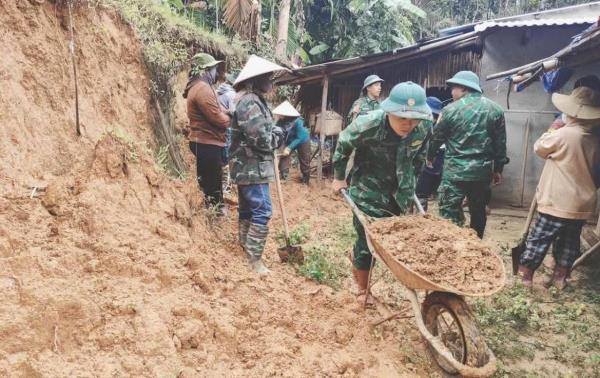 Sạt lở uy hiếp nhiều hộ dân ở xã biên giới La Dêê
