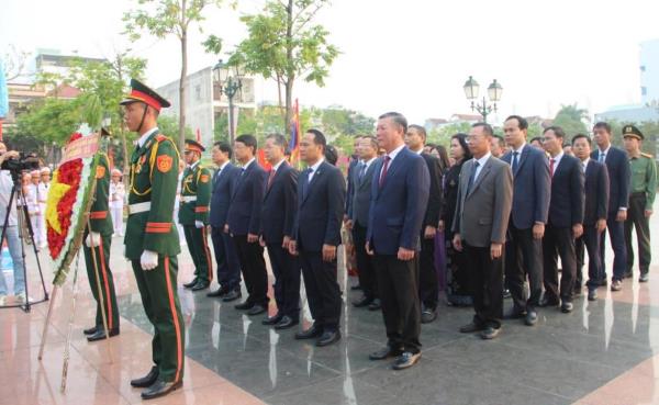 Lãnh đạo thành phố dâng hương, tưởng niệm các anh hùng, liệt sĩ