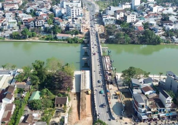 Cầu Vỹ Dạ thi công ì ạch, nhà thầu bị phạt hơn 1,5 tỷ đồng