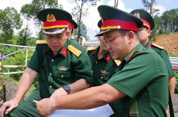 Chỉ huy trưởng Bộ CHQS thành phố Đà Nẵng kiểm tra các khu vực dự án trọng điểm trên địa bàn