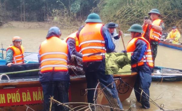 Gặp nạn giữa dòng lũ dữ