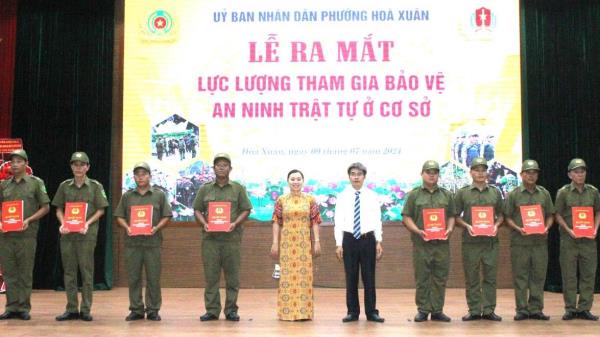 Ra mắt lực lượng tham gia bảo vệ an ninh trật tự cơ sở phường Hòa Xuân