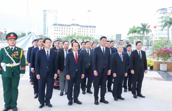 Lãnh đạo thành phố Đà Nẵng dâng hương tưởng niệm các anh hùng liệt sĩ