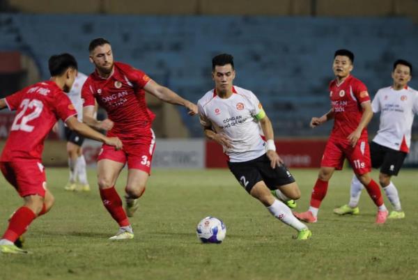 Kịch tính hai đầu V-League