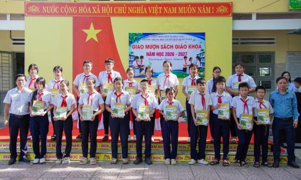 Triển khai chương trình mượn sách giáo khoa năm học mới tại Hòa Vang
