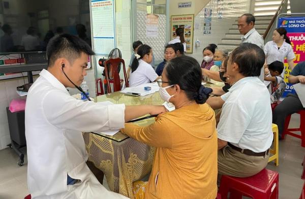 Hơn 600 người dân Liên Chiểu được khám sức khỏe định kỳ, sàng lọc miễn phí