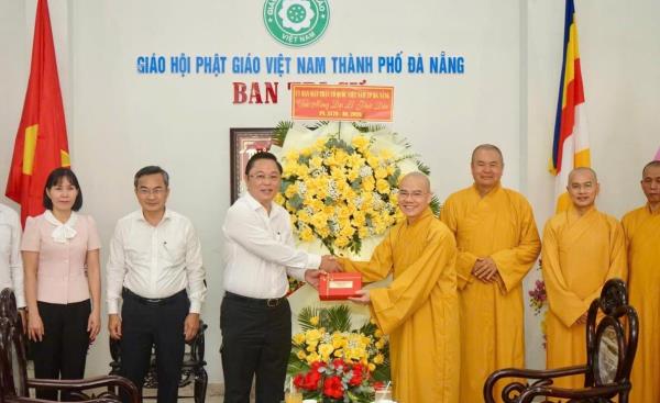 Lãnh đạo Ủy ban MTTQVN thành phố thăm, chúc mừng Ban Trị sự GHPGVN thành phố nhân Đại lễ Phật đản 2026