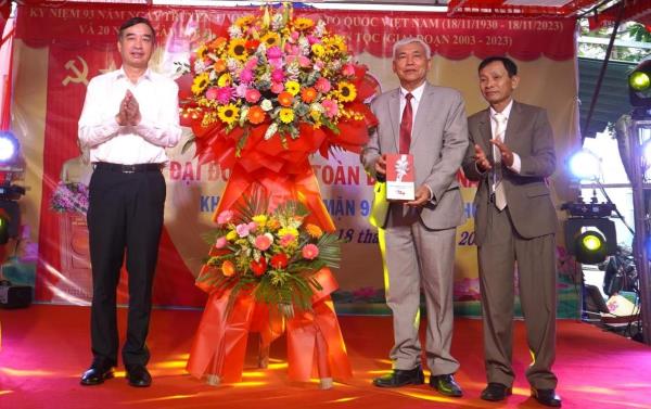 Lãnh đạo thành phố thăm, chúc mừng nhân 93 năm ngày truyền thống Mặt trận Tổ quốc Việt Nam tại khu dân cư