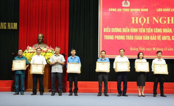 Biểu dương người lao động tích cực bảo vệ an ninh Tổ quốc
