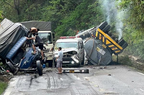 Giữa đường gặp nạn