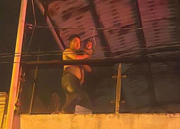 Bộ trưởng Lương Tam Quang khen ngợi hành động dũng cảm của cán bộ Công an TPHCM cứu người trong đám cháy