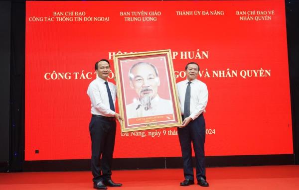 Tiếp tục nâng cao chất lượng, hiệu quả công tác thông tin đối ngoại và nhân quyền