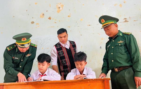 Nghĩa tình nơi rẻo cao biên giới