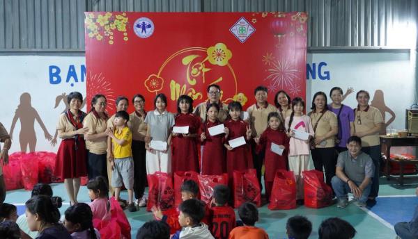Mang Tết Nhân ái đến với trẻ em đường phố