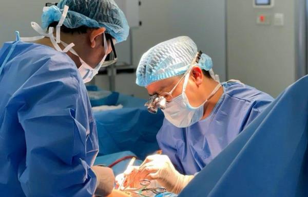 Phẫu thuật thành công, giữ lại đôi chân cho cụ ông 81 tuổi