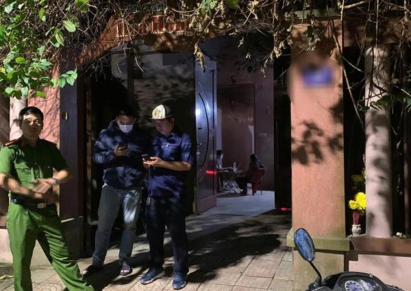 Phá điểm mại dâm trong nhà nghỉ